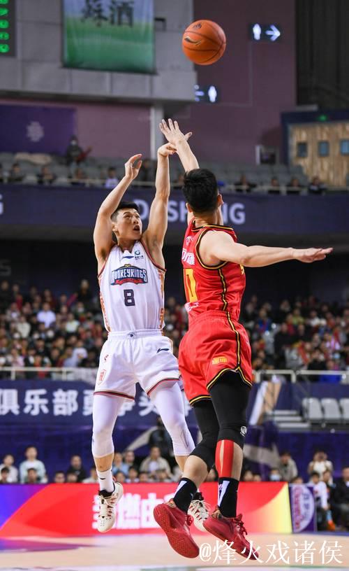 中国男篮全队28次失误 杨瀚森6次王岚嵚5次 中国男篮全队28次失误 杨瀚森6次王岚嵚5次